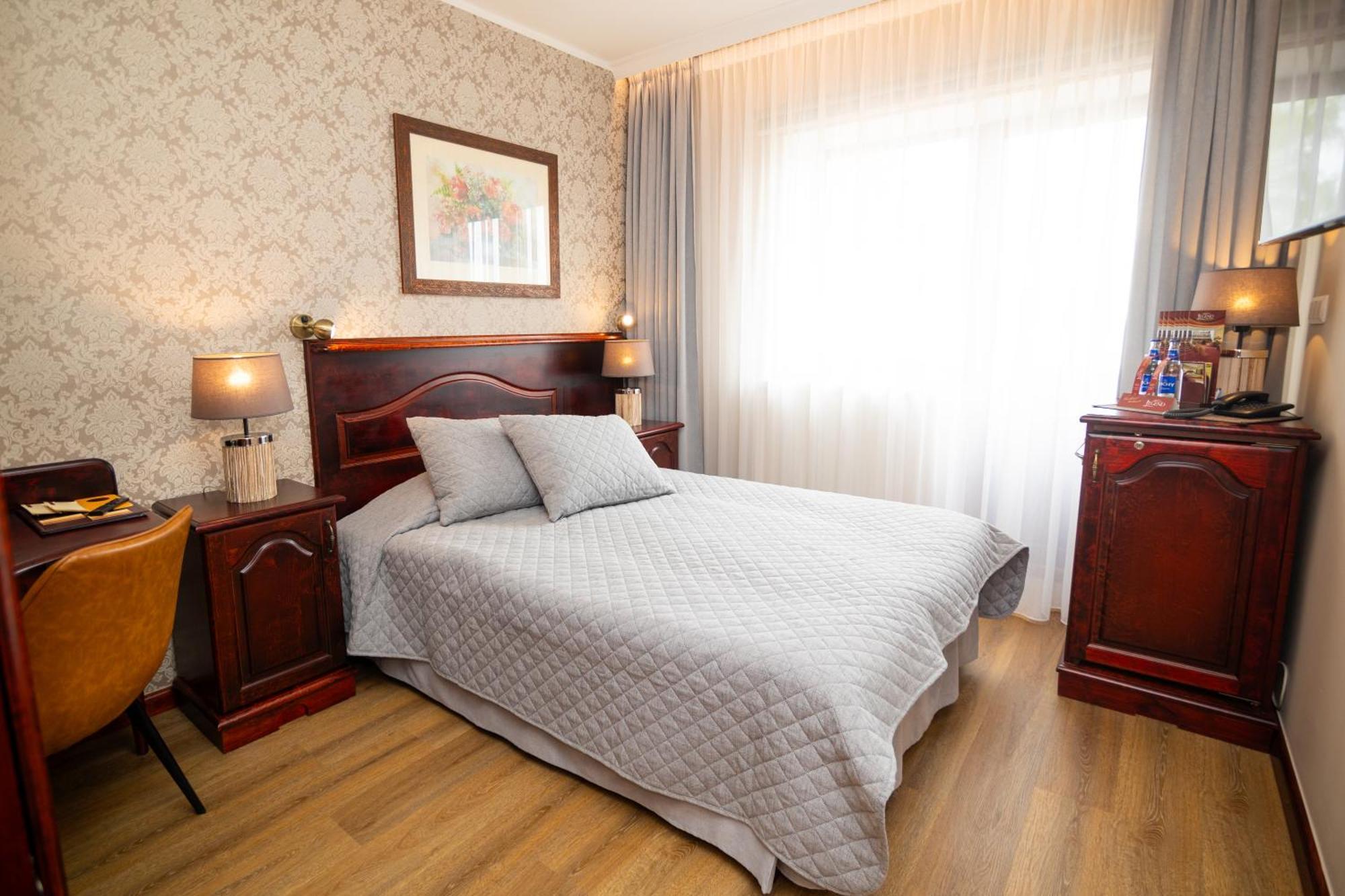 Hotel Legend Pärnu Buitenkant foto