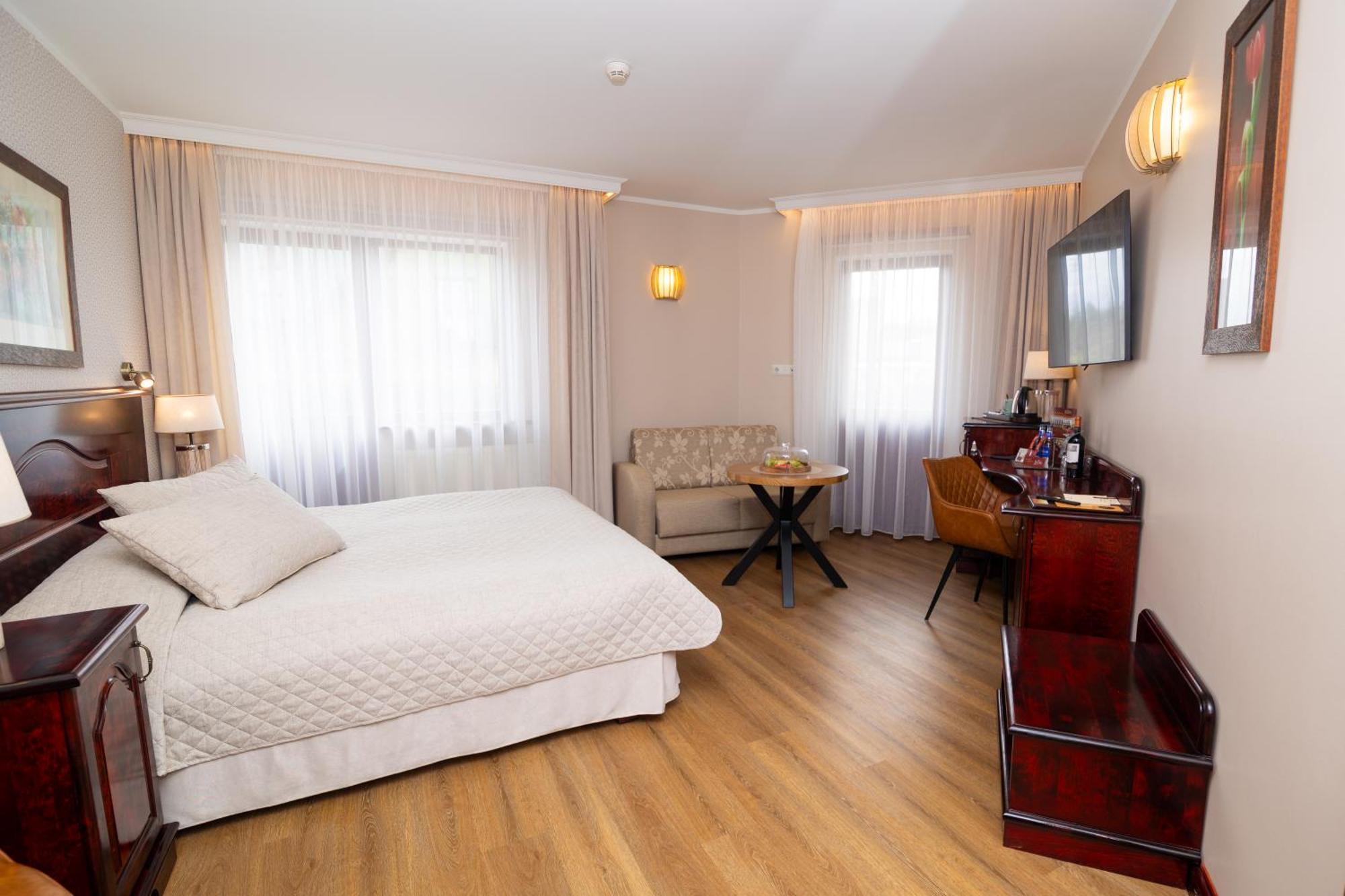Hotel Legend Pärnu Buitenkant foto