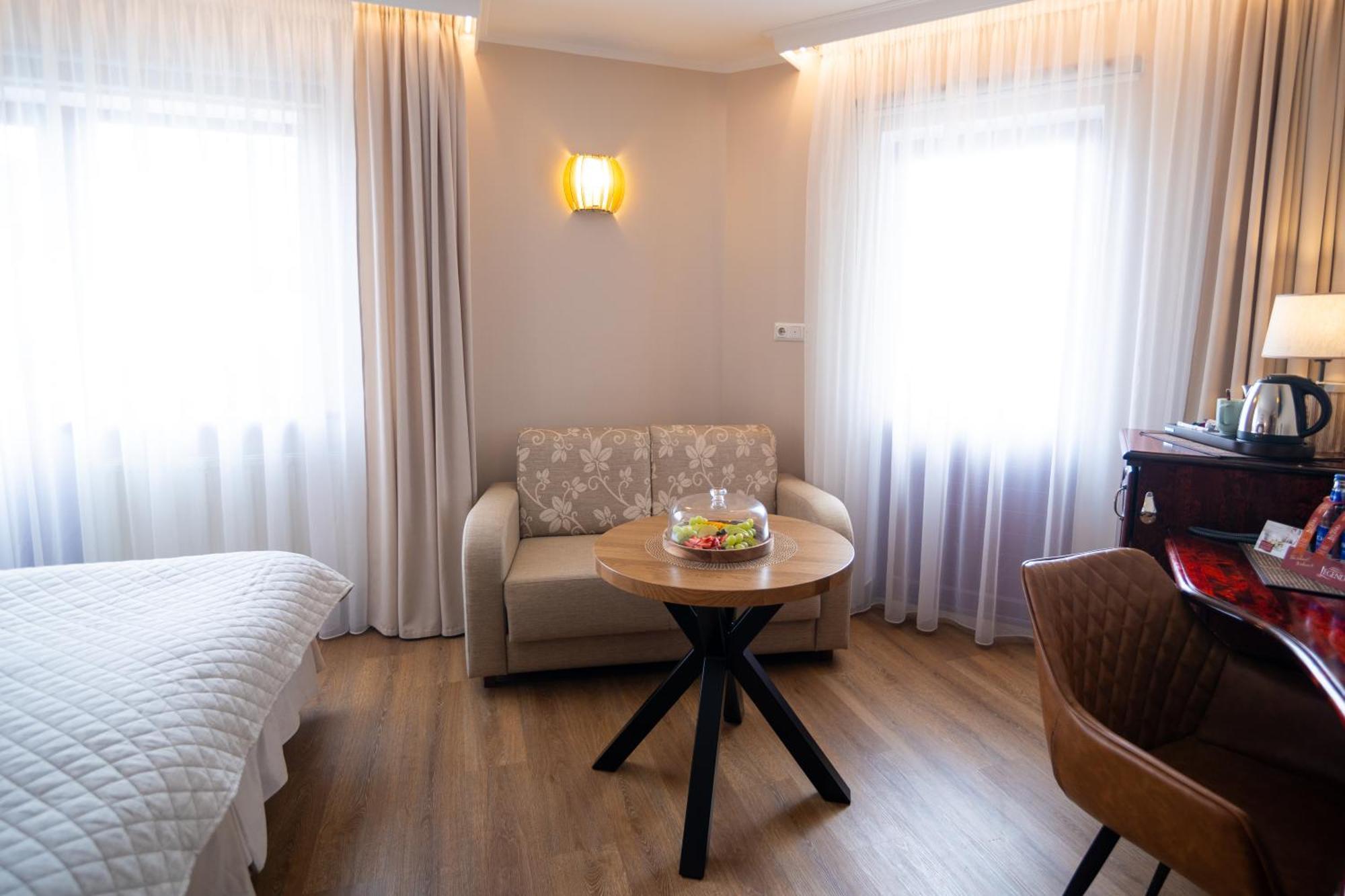 Hotel Legend Pärnu Buitenkant foto